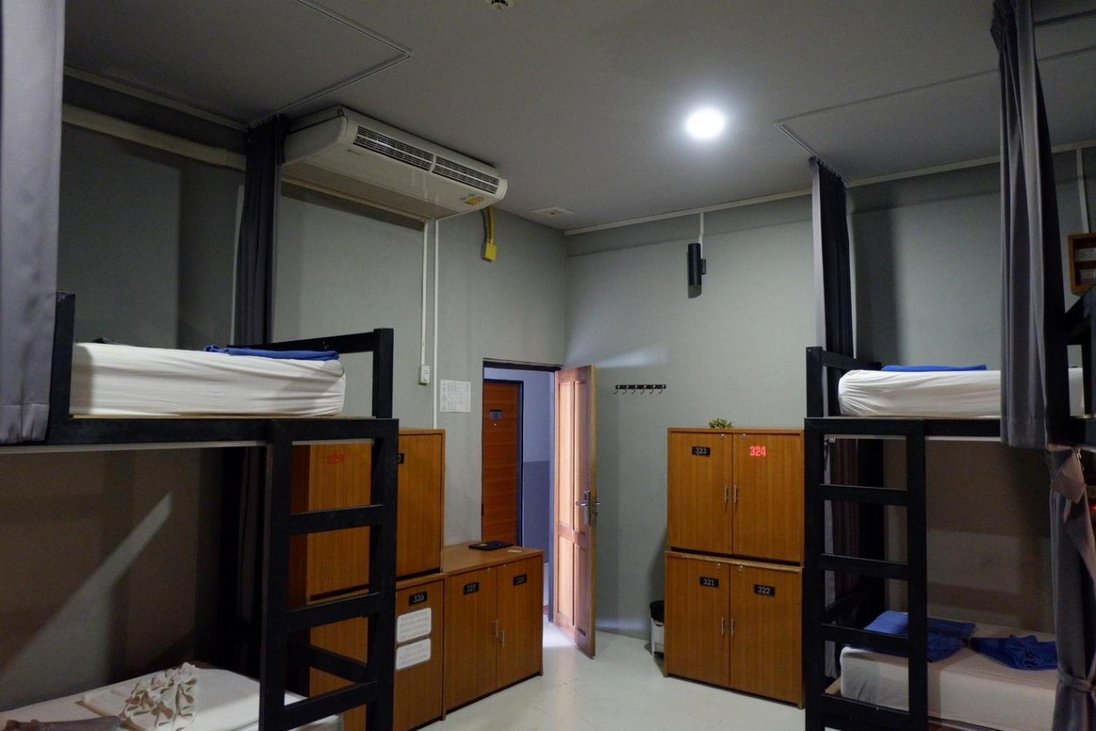 Leisure Hostel *