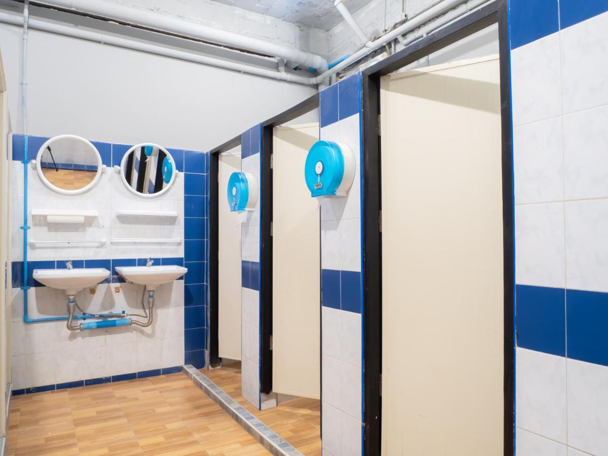 Leisure Hostel *